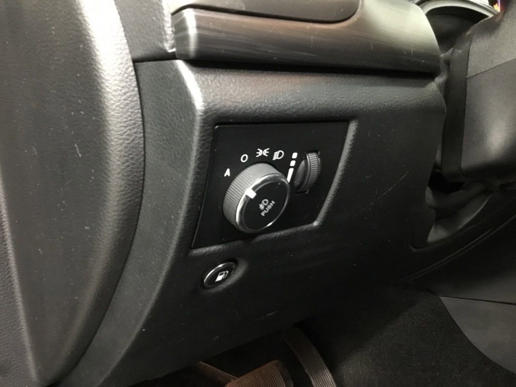 Used 2022 Jeep Grand Cherokee Laredo X image 9