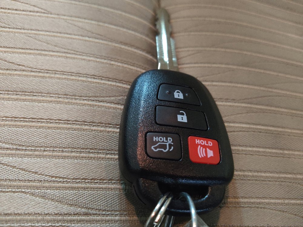 Used 2019 Toyota Highlander Plus FWD image 32