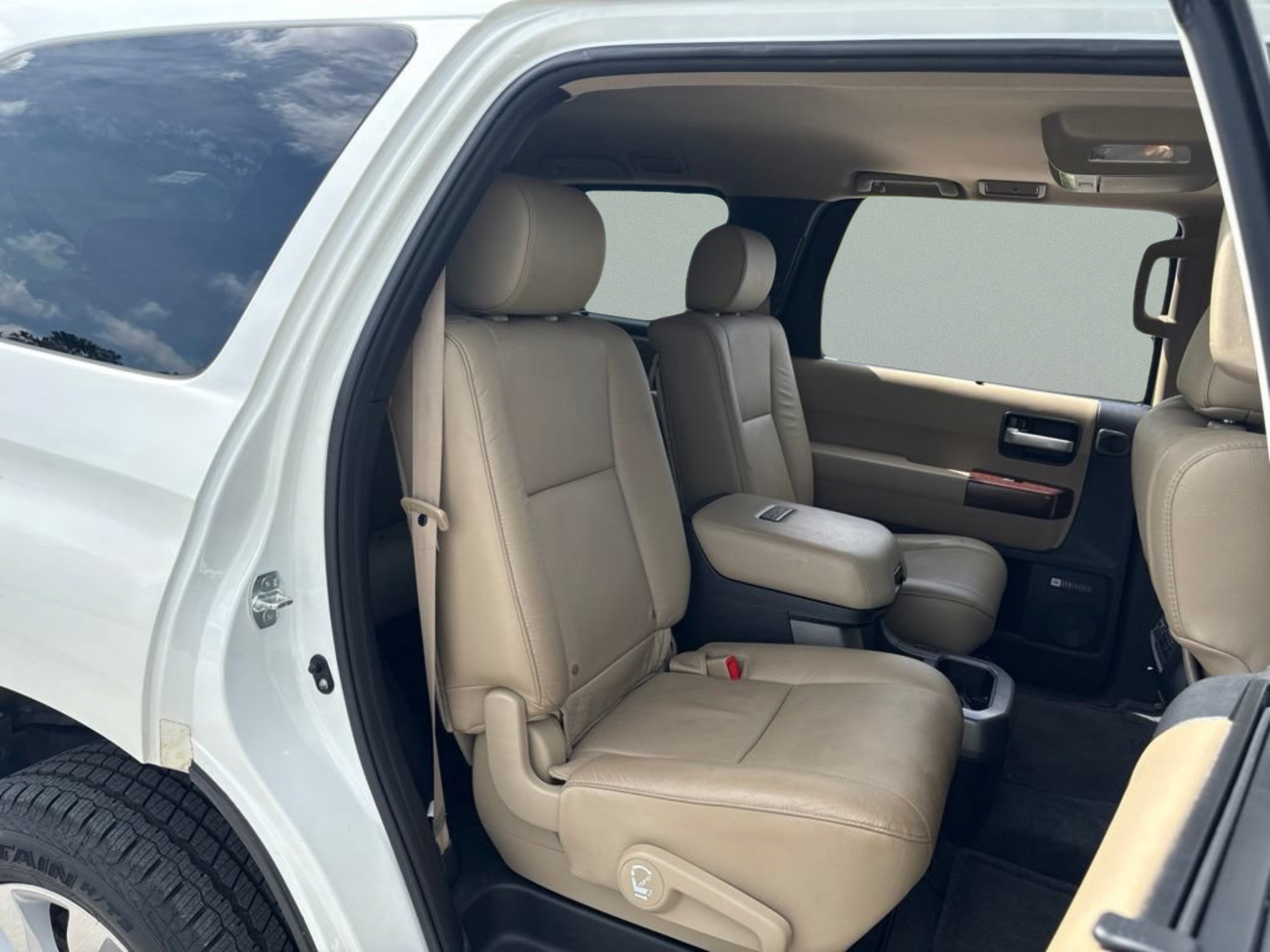 Used 2016 Toyota Sequoia Platinum RWD image 29