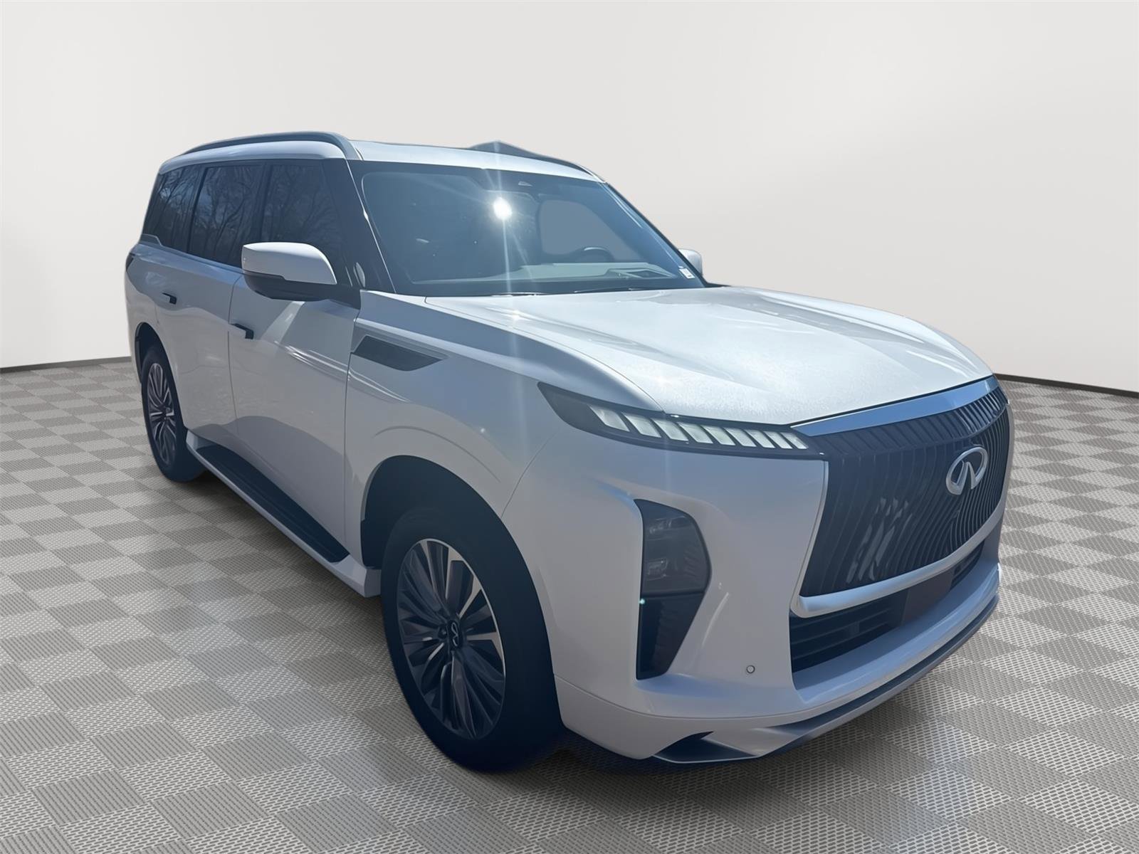 Certified 2025 INFINITI QX80 Sensory image 4