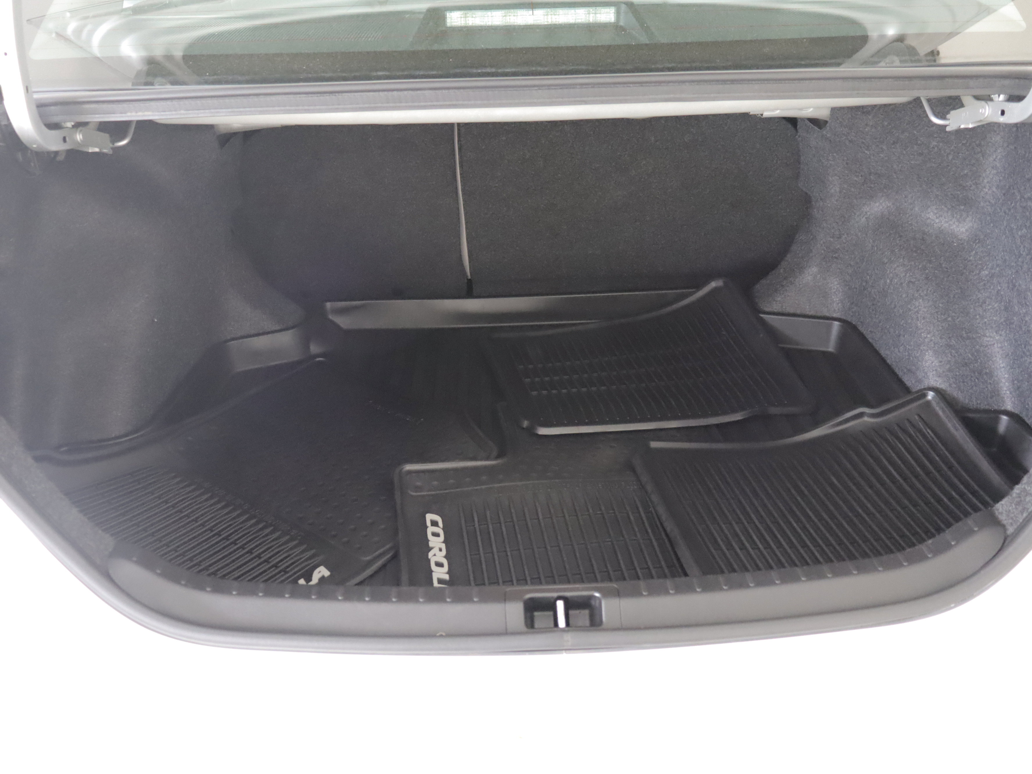 Used 2016 Toyota Corolla LE FWD image 19