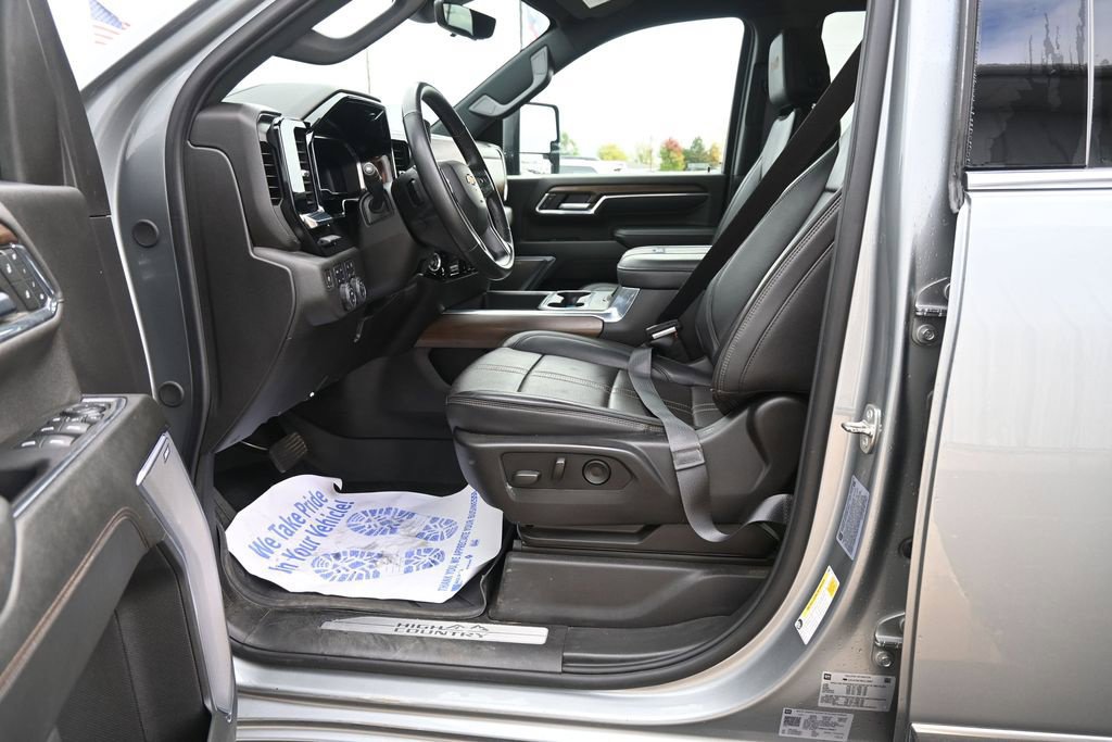 Used 2024 Chevrolet Silverado 2500 High Country w/ Technology Package AWD/4WD image 27