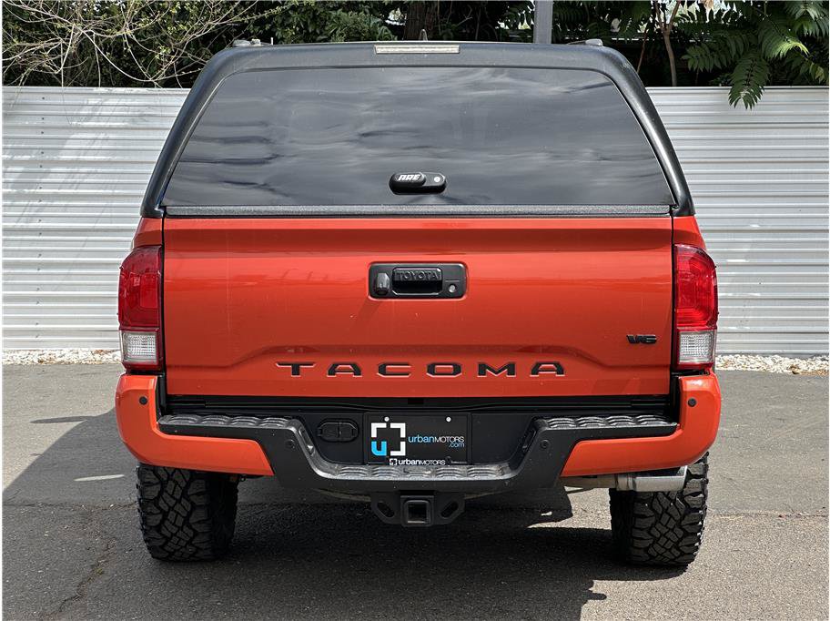 Used 2016 Toyota Tacoma TRD Off-Road AWD/4WD image 11