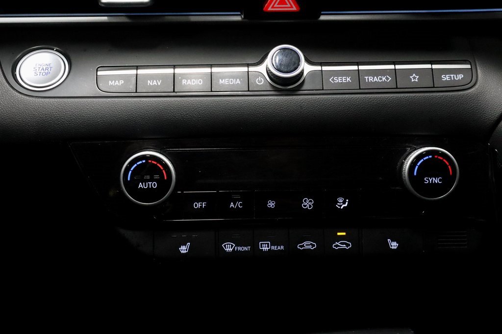 Certified 2023 Hyundai Elantra Limited image 32