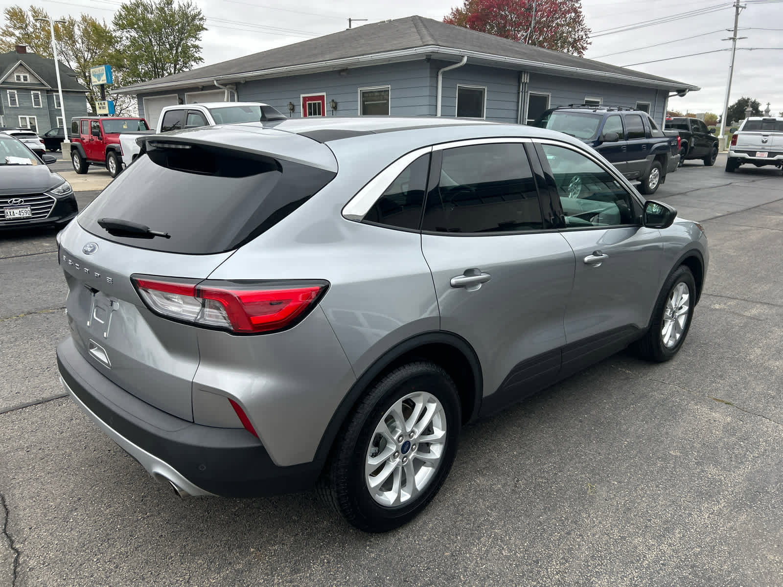 Used 2022 Ford Escape SE w/ Cold Weather Package image 3