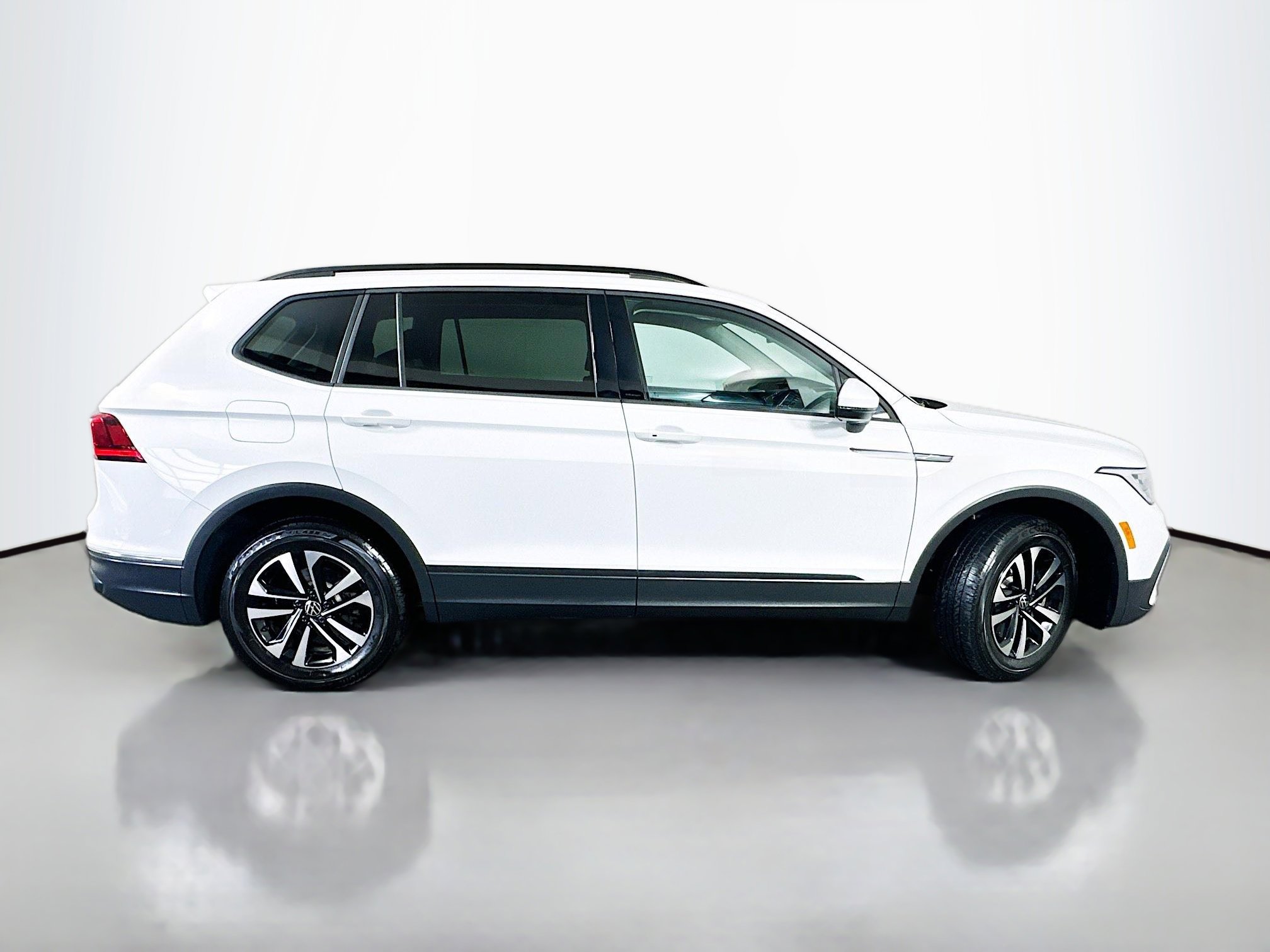 Used 2024 Volkswagen Tiguan S AWD/4WD image 8