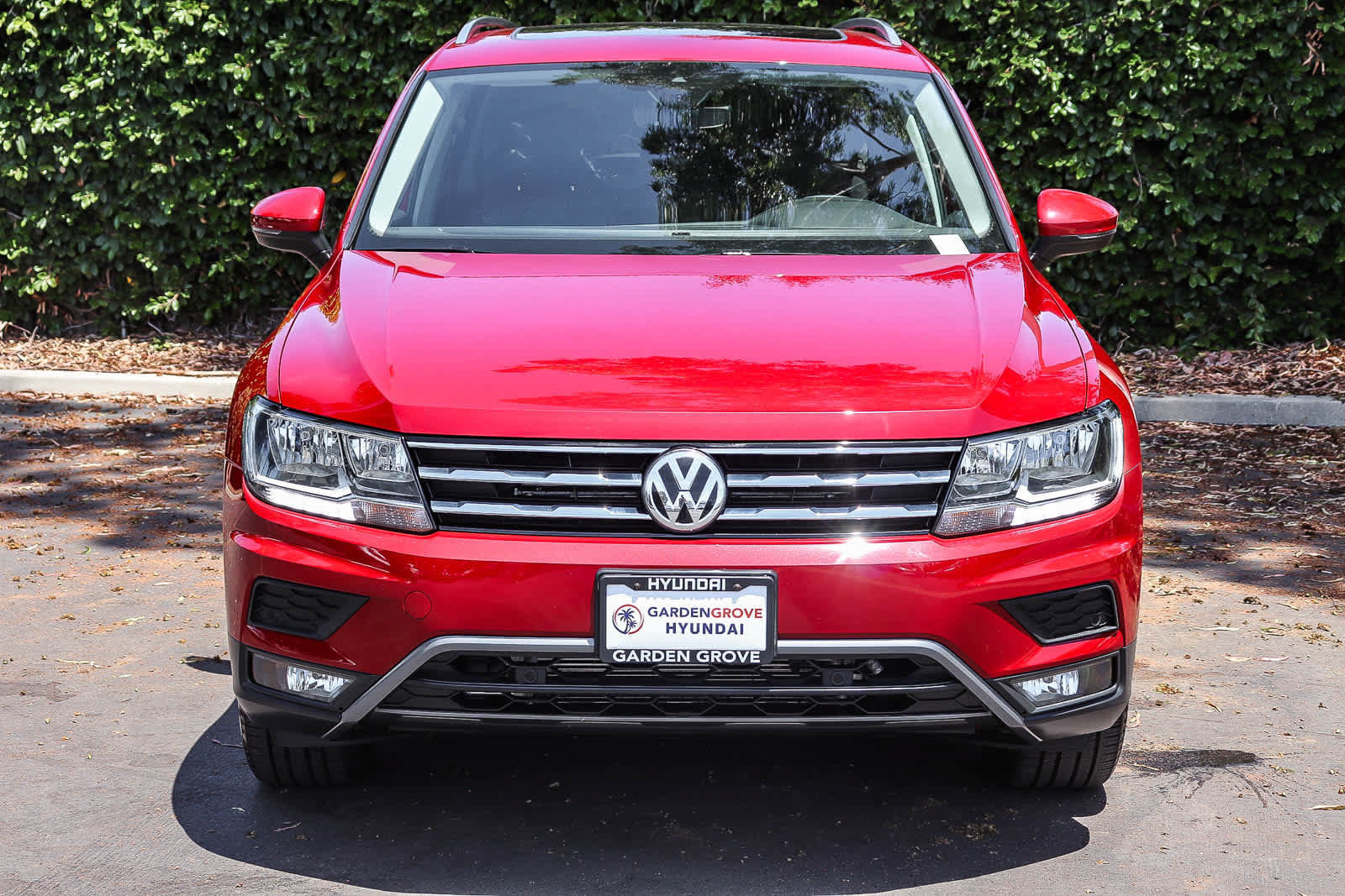 Used 2020 Volkswagen Tiguan SEL FWD image 2