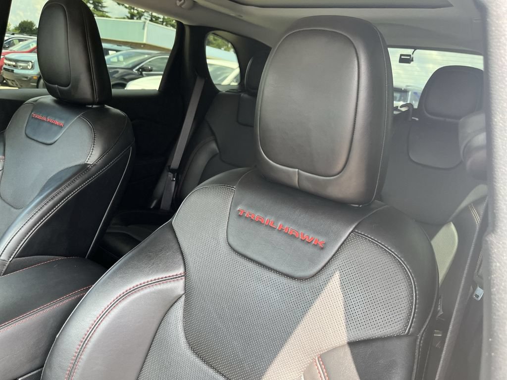 Used 2023 Jeep Cherokee Trailhawk w/ Sun & Sound Group AWD/4WD image 11