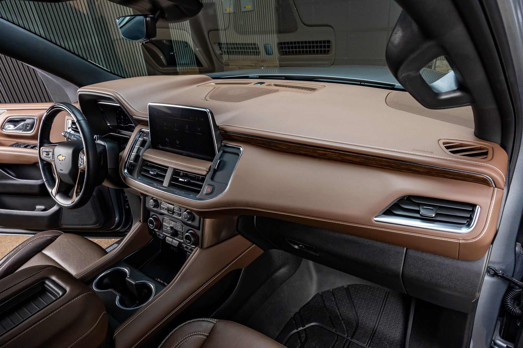 Used 2024 Chevrolet Suburban High Country w/ Advanced Technology Package AWD/4WD image 18