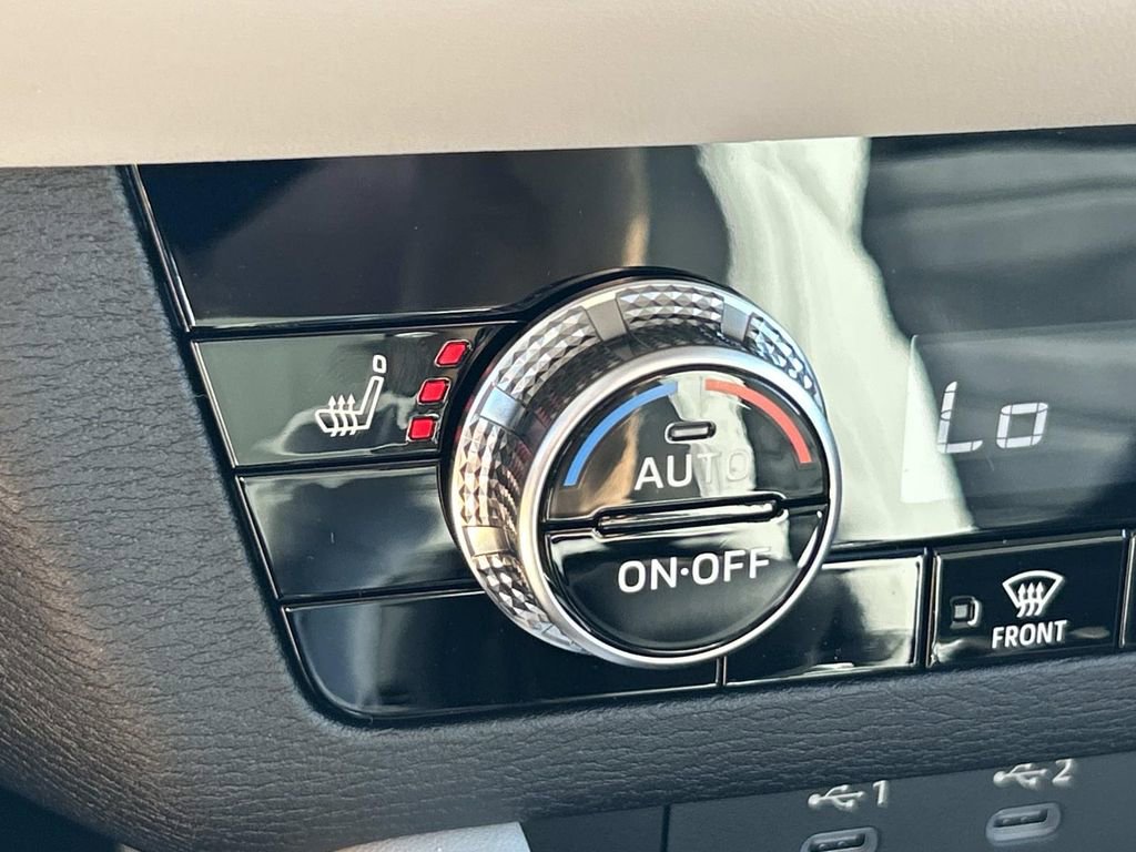 New 2025 Mitsubishi Outlander SE image 29