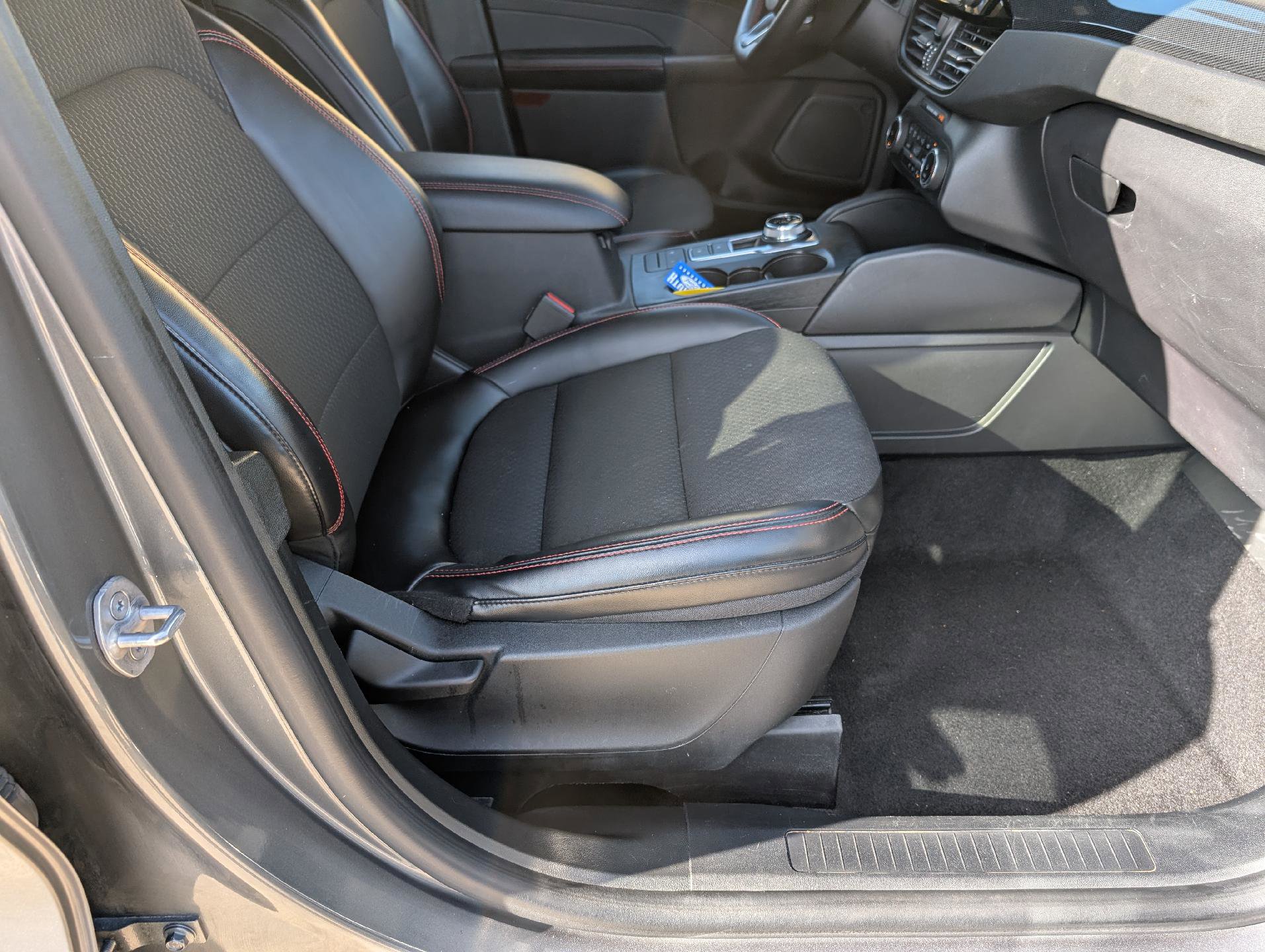 Used 2024 Ford Escape ST-Line image 18
