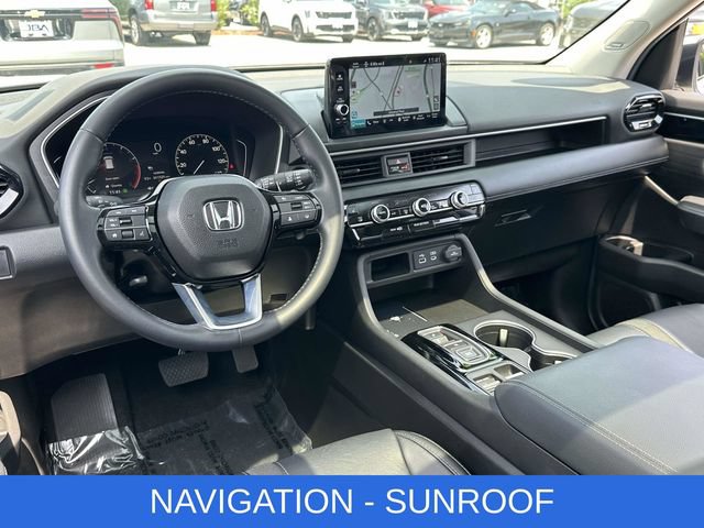 Used 2025 Honda Pilot Touring image 2