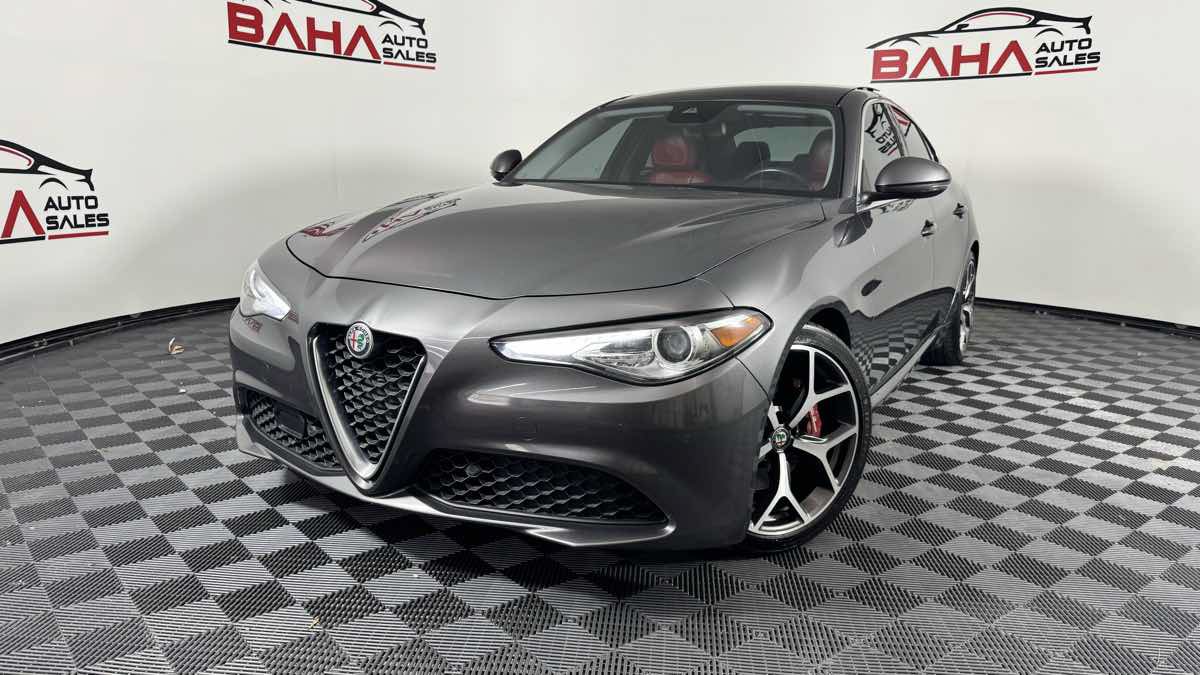 Used 2020 Alfa Romeo Giulia Ti w/ Active Blind Spot Package RWD image 2