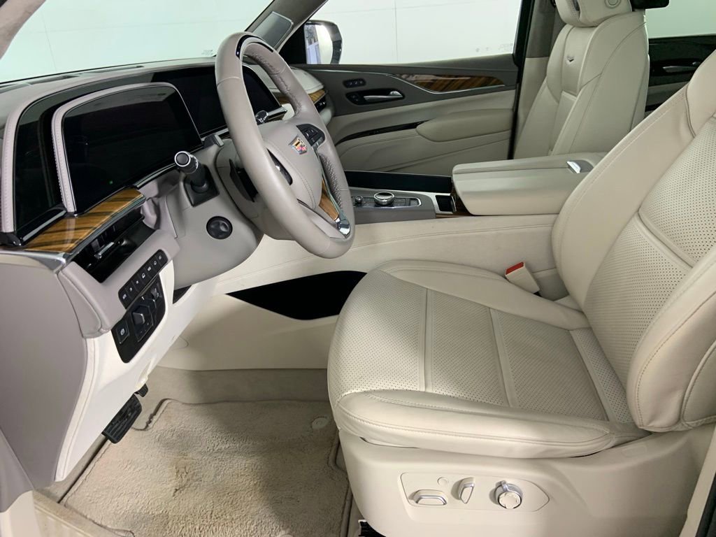 Used 2024 Cadillac Escalade Sport Platinum w/ LPO, ONYX Package AWD/4WD image 28