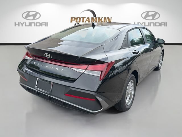 New 2026 Hyundai Elantra SE FWD image 5