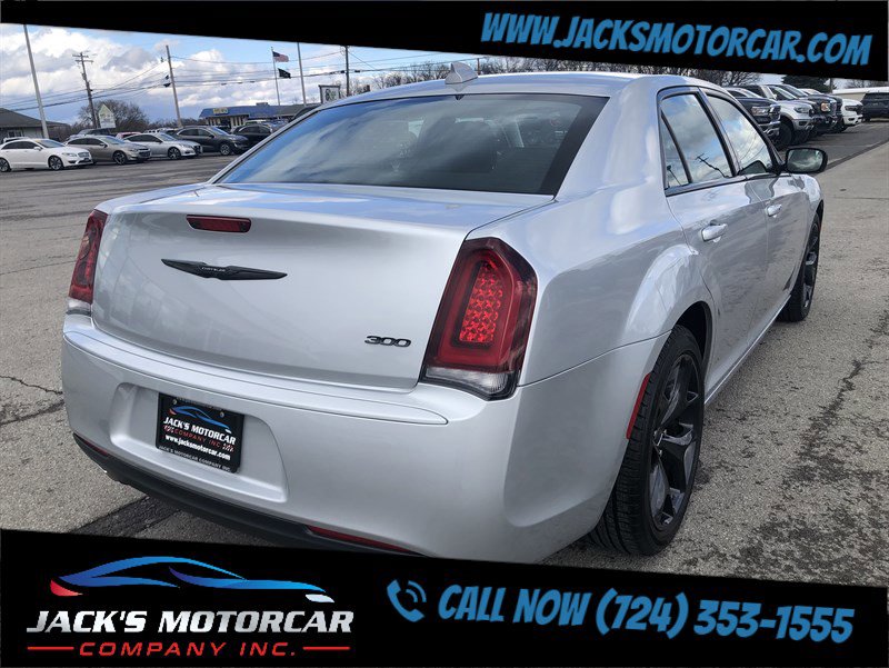 Used 2022 Chrysler 300 Touring w/ Sport Appearance Package image 5