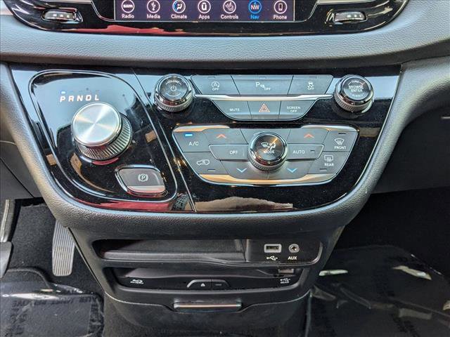 Used 2018 Chrysler Pacifica Touring-L Plus w/ S Appearance Package image 12