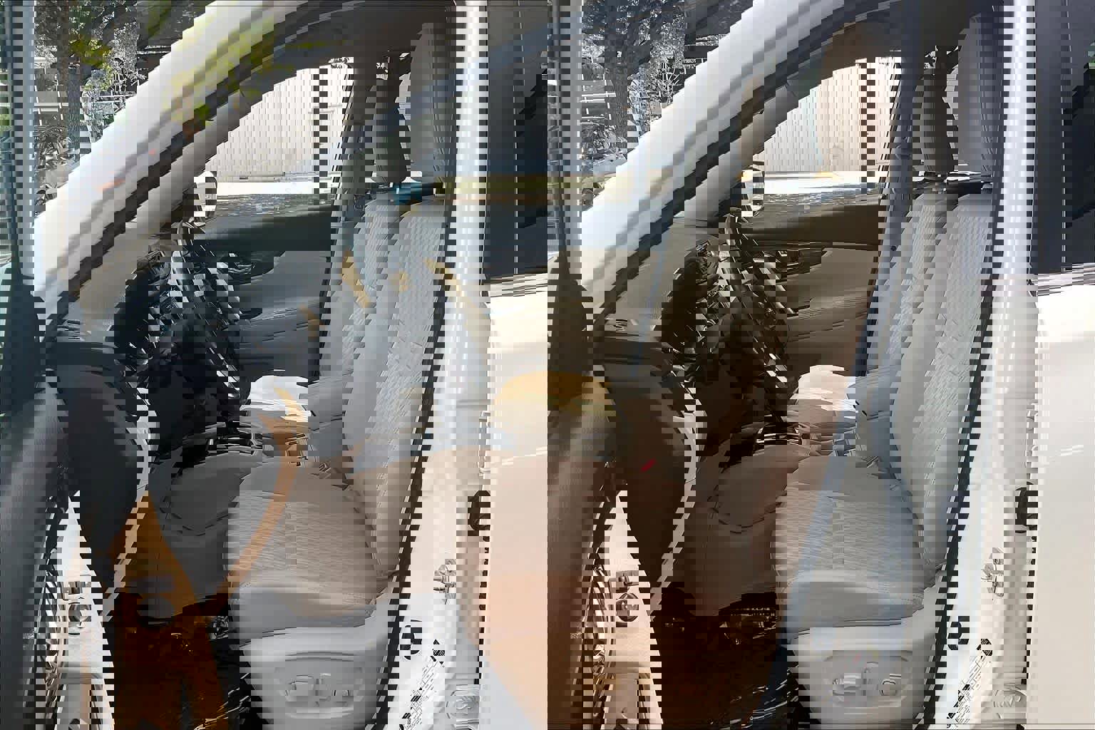 Used 2018 Nissan Rogue SV w/ Premium Package image 8