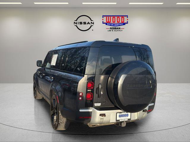 Used 2023 Land Rover Defender 130 SE image 4