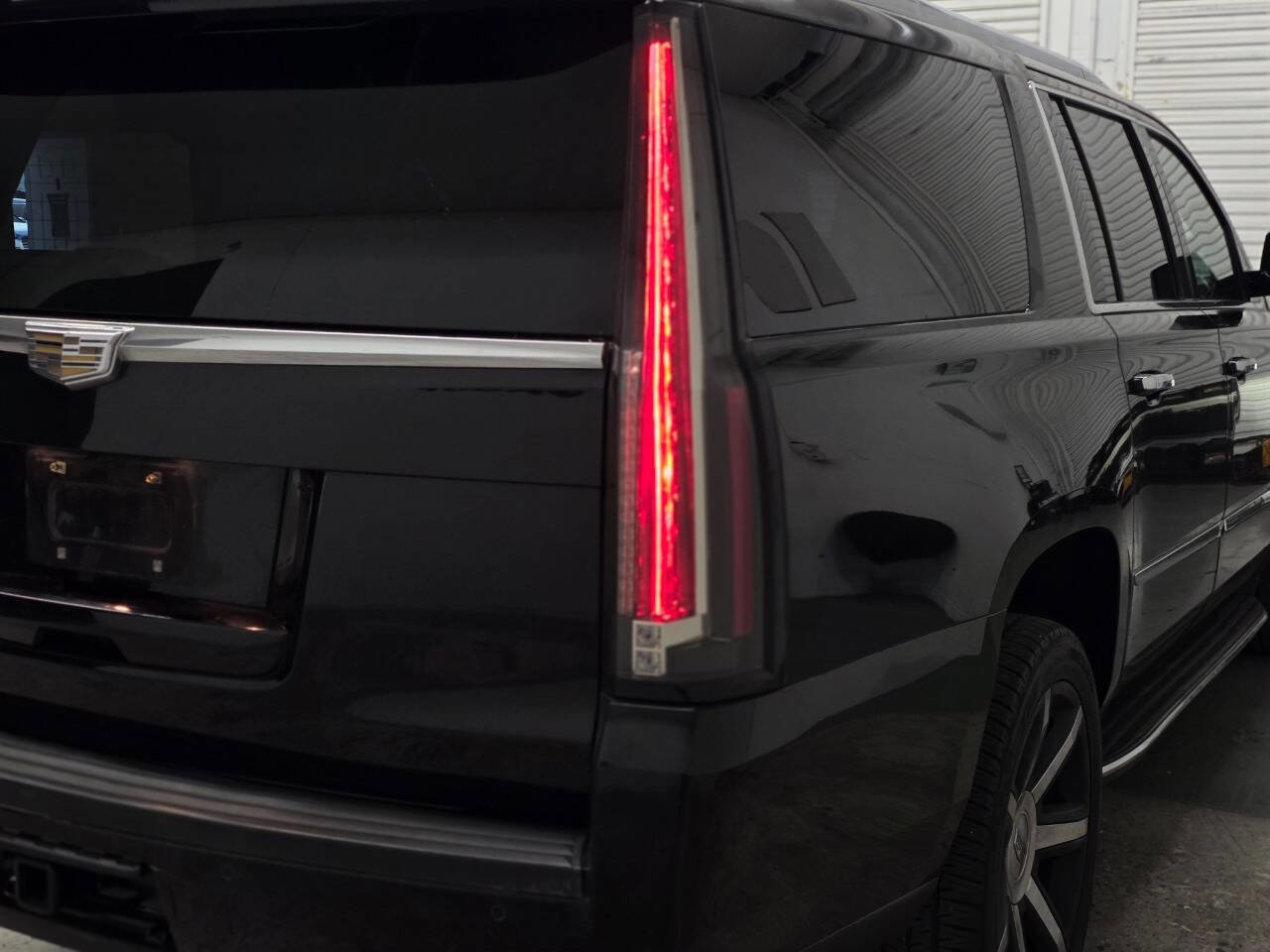 Used 2016 Cadillac Escalade ESV Luxury image 10