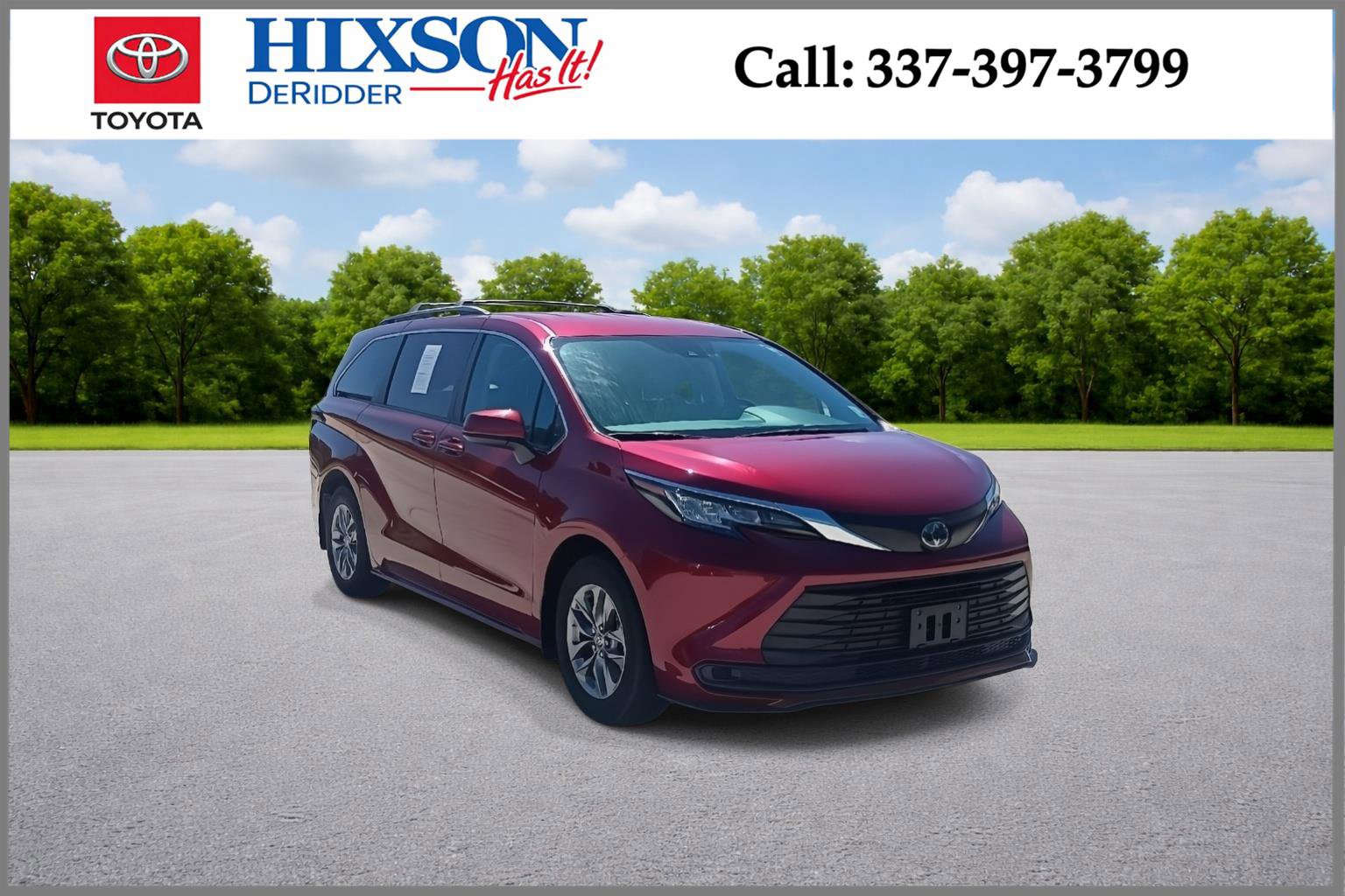 Used 2023 Toyota Sienna LE image 1