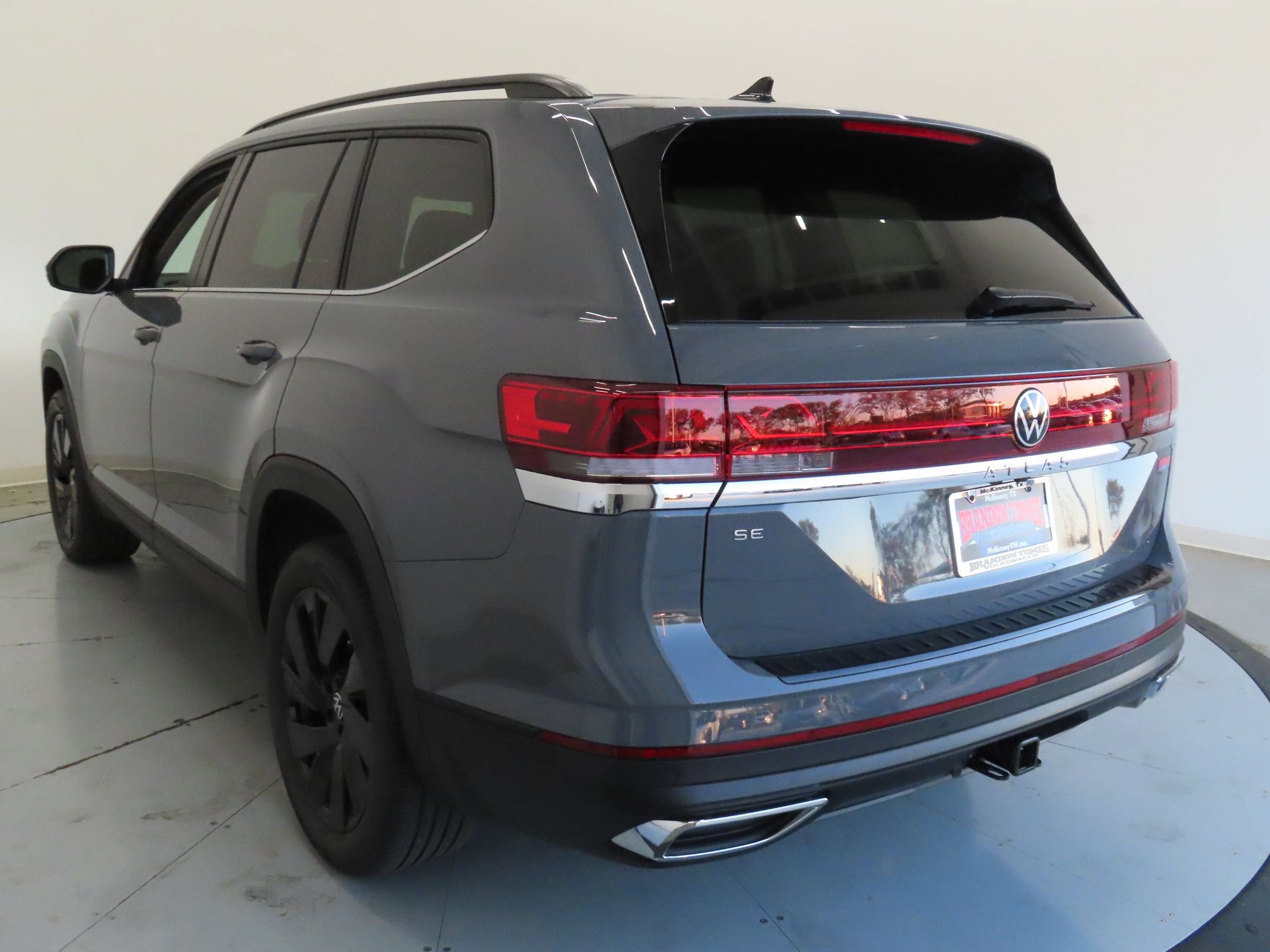 Certified 2026 Volkswagen Atlas SE FWD image 6