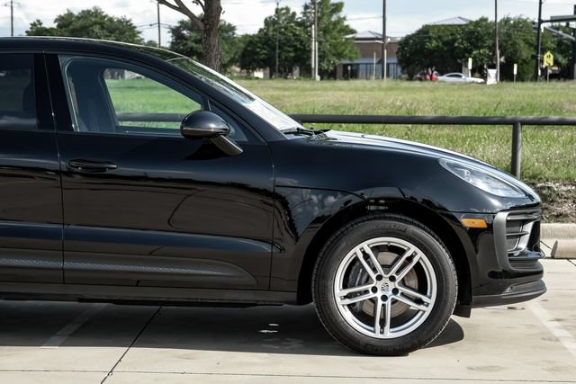 Used 2025 Porsche Macan AWD/4WD image 9