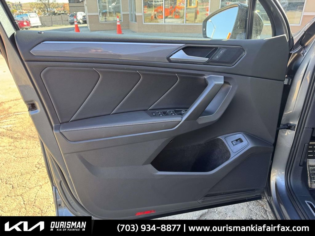Used 2022 Volkswagen Tiguan SE R-Line image 18