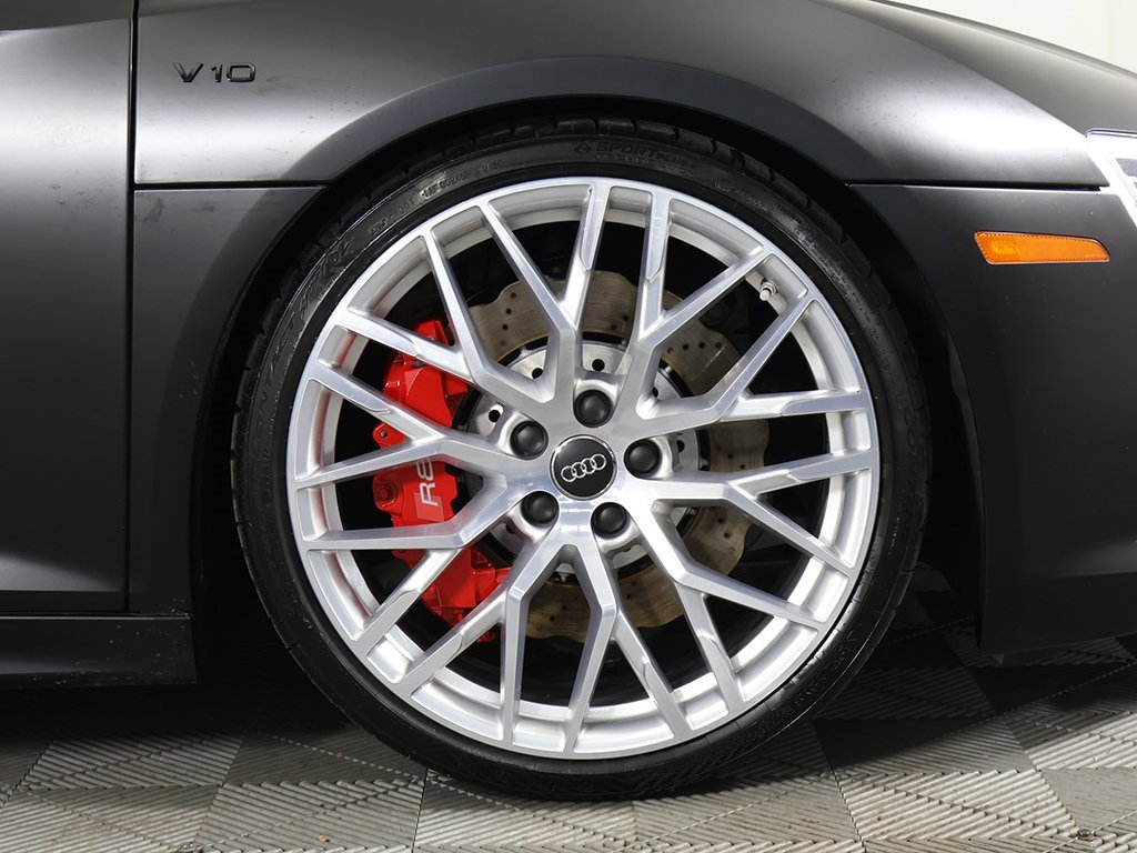 Used 2018 Audi R8 V10 w/ Carbon Exterior Package image 21