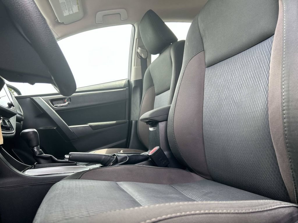 Used 2018 Toyota Corolla LE FWD image 19