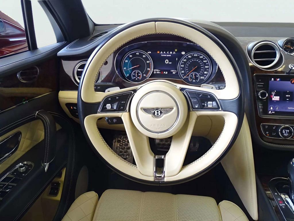 Used 2017 Bentley Bentayga AWD/4WD image 34