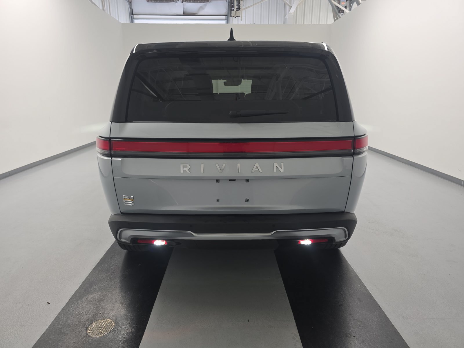 Used 2023 Rivian R1S Launch Edition Quad AWD/4WD image 4