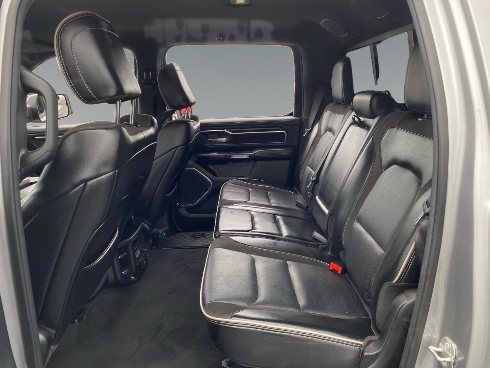 Used 2024 RAM 1500 Laramie AWD/4WD image 13