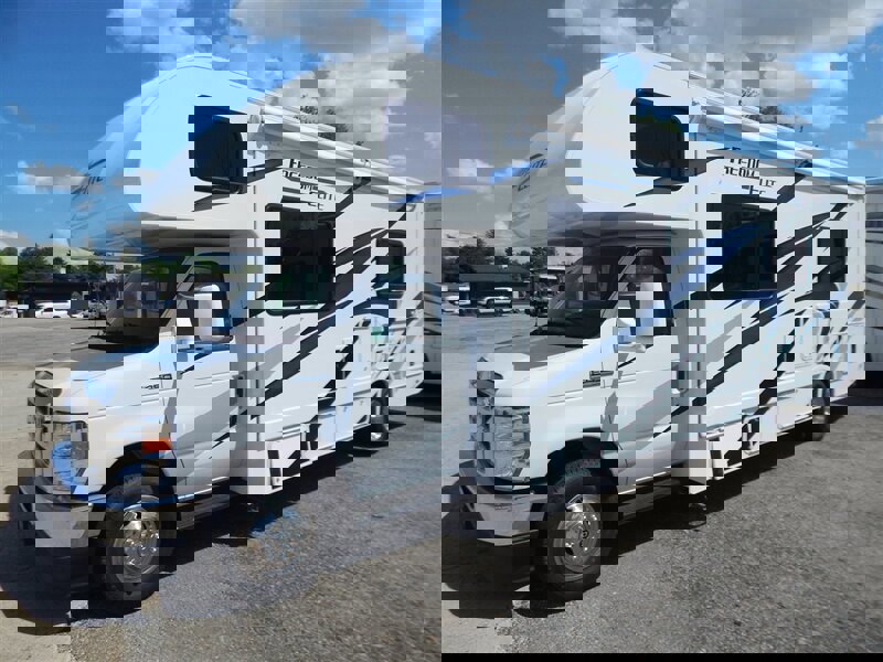 Used 2022 Ford E-450 and Econoline 450 Super Duty w/ Motorhome Prep Package image 3