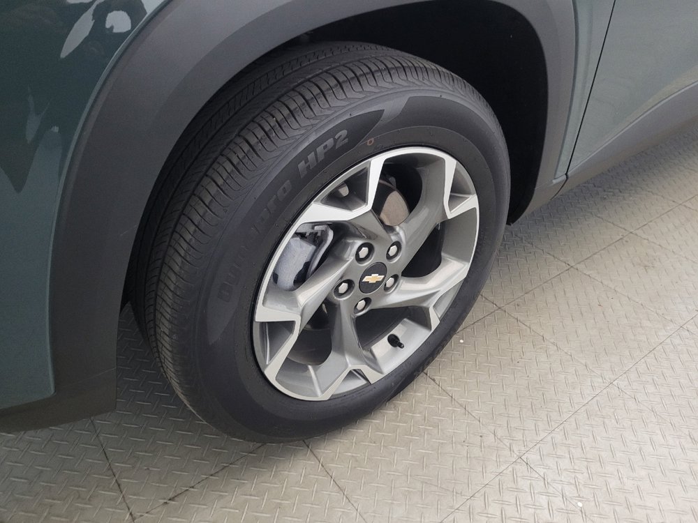 Used 2025 Chevrolet Trax LT FWD image 31