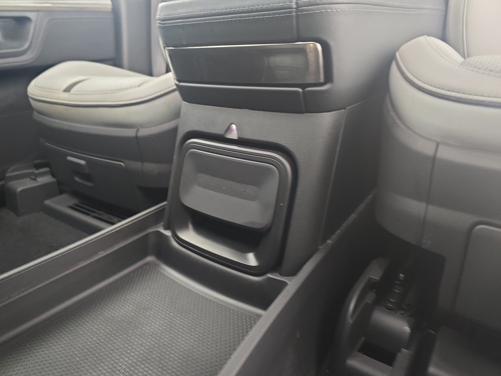 Used 2023 Rivian R1T Adventure AWD/4WD image 31