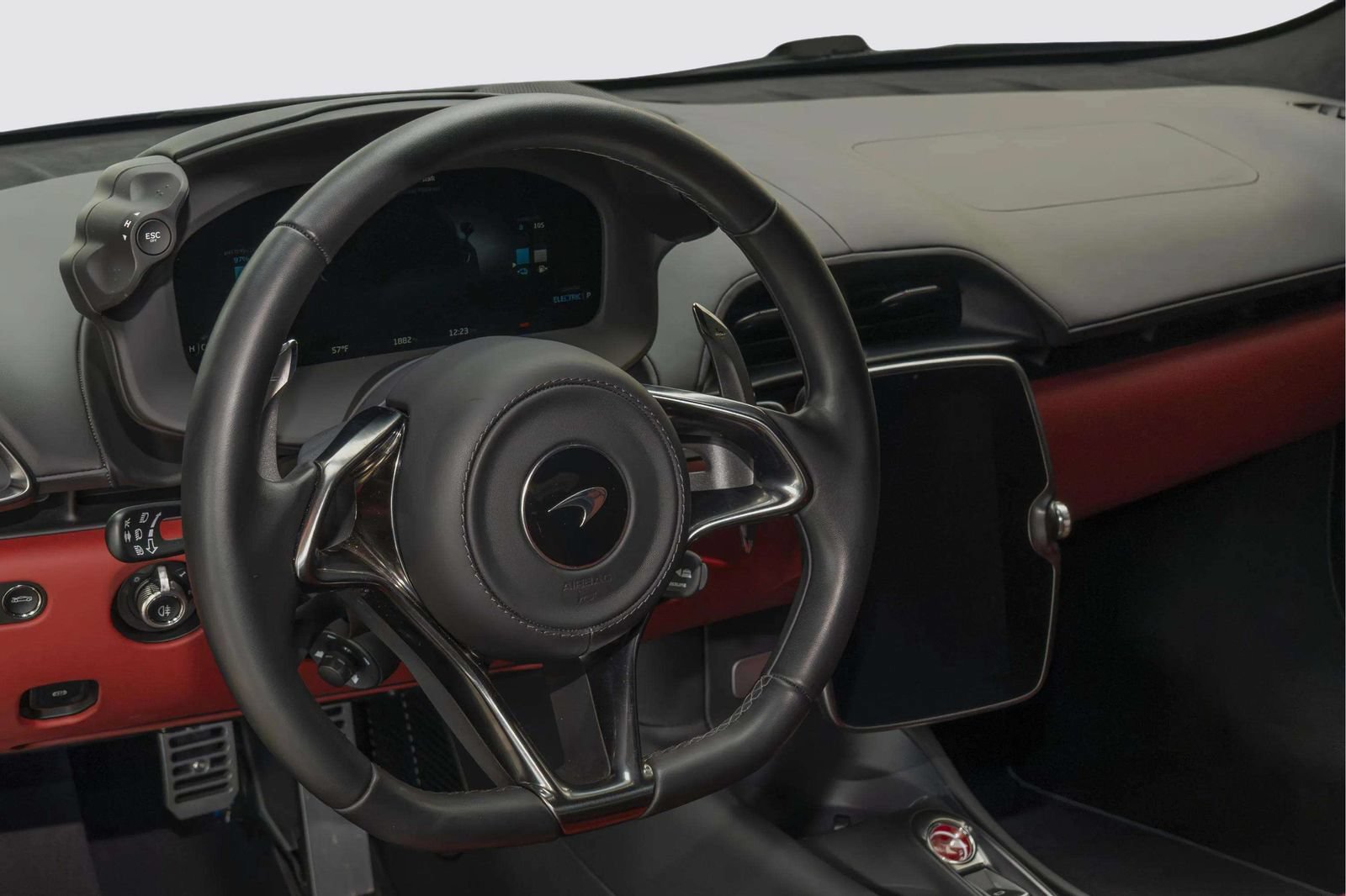 Used 2023 McLaren Artura RWD image 23