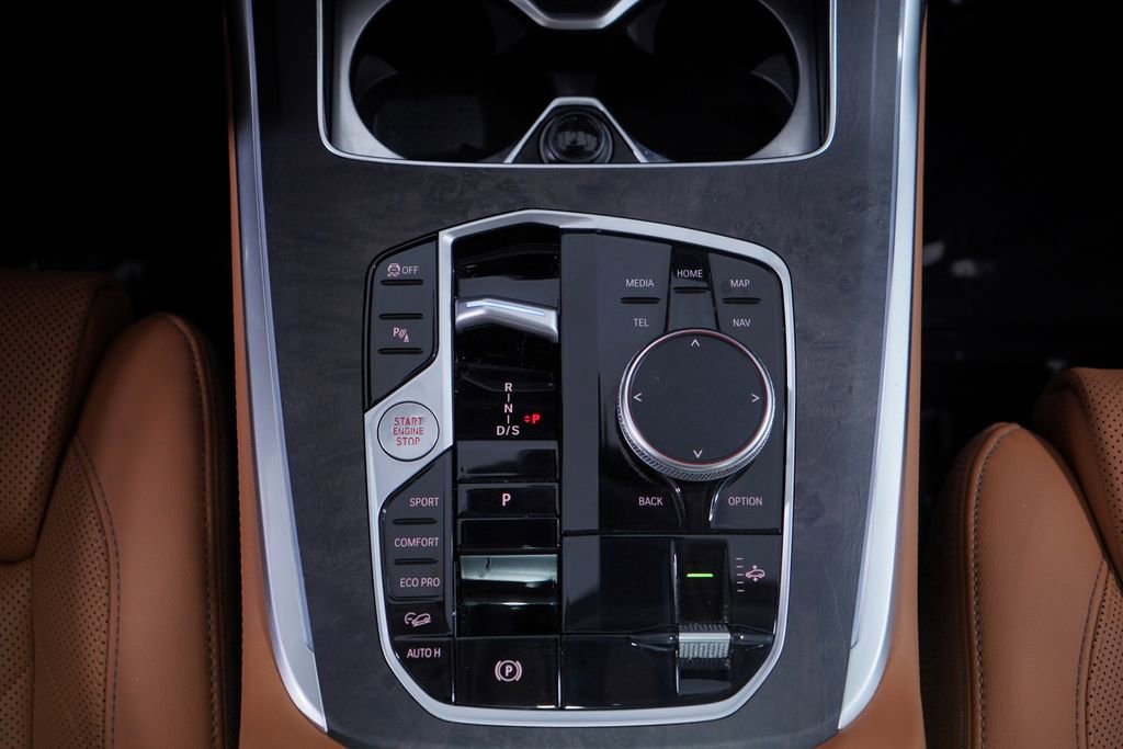 Used 2024 BMW X7 xDrive40i image 15