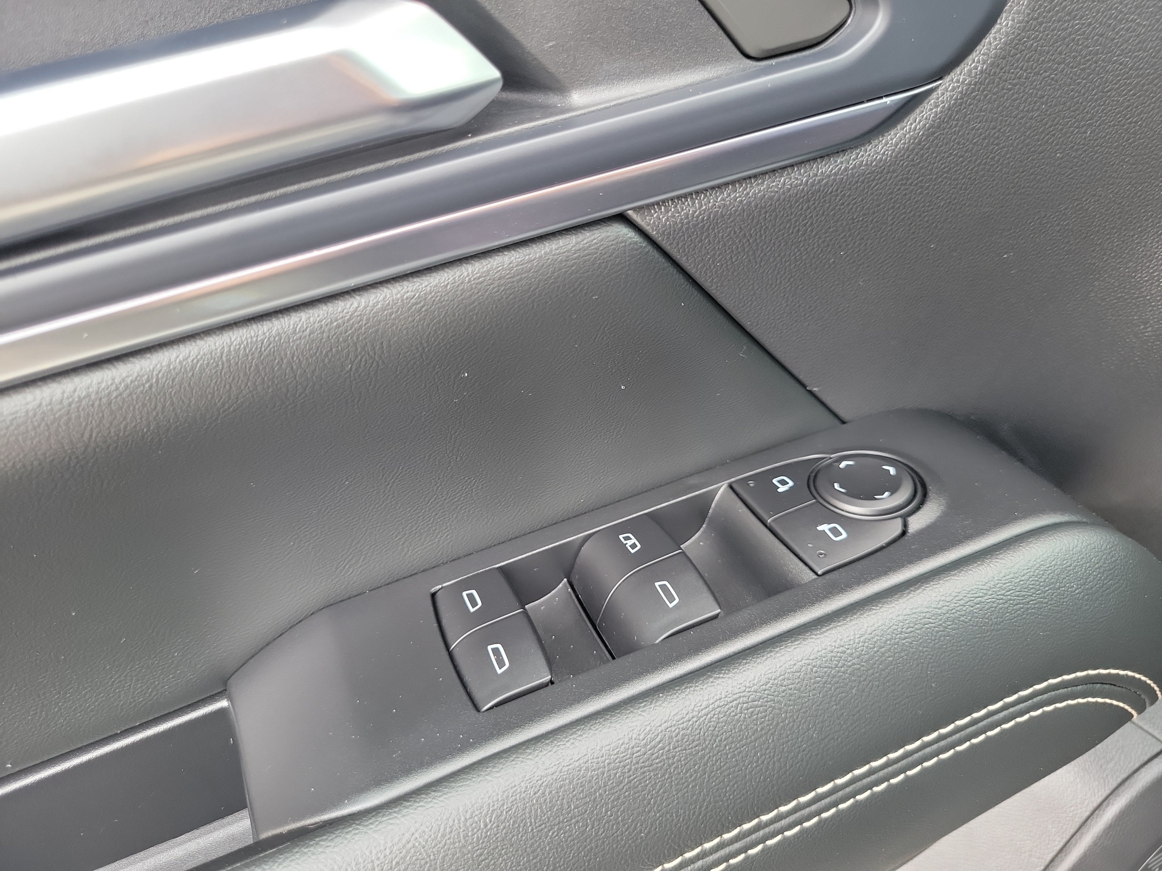 Used 2025 GMC Terrain Elevation w/ Black Edition AWD/4WD image 23