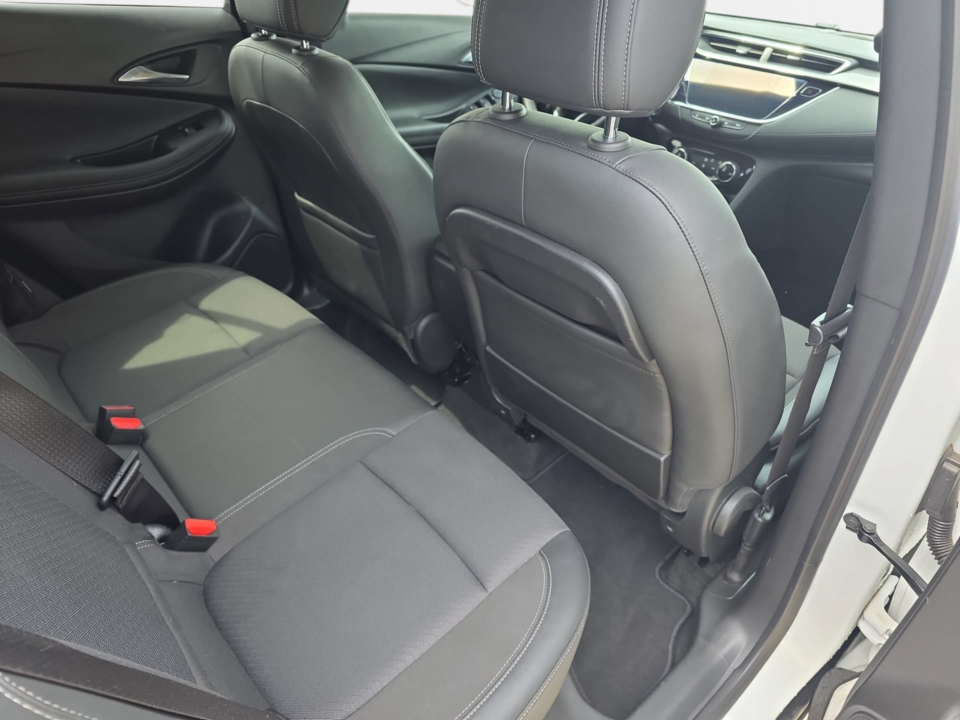 Used 2023 Buick Encore GX Preferred w/ Cold Weather Comfort Package FWD image 11