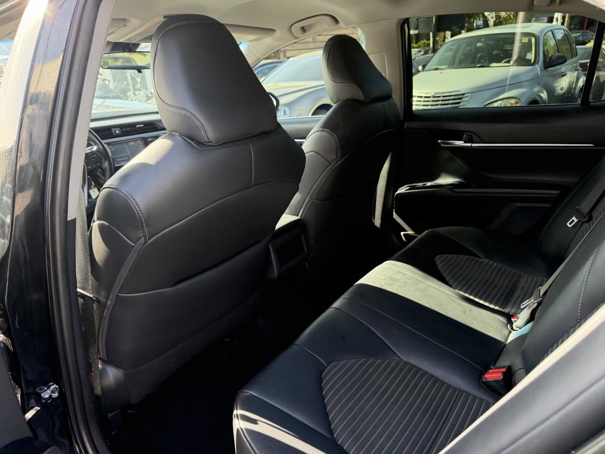 Used 2019 Toyota Camry SE FWD image 18