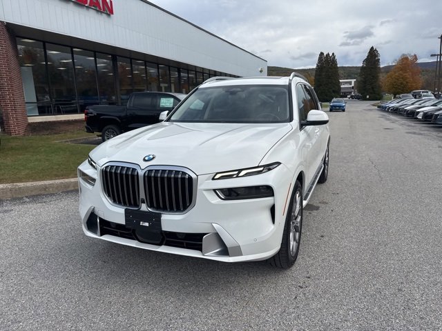 Used 2024 BMW X7 xDrive40i image 5