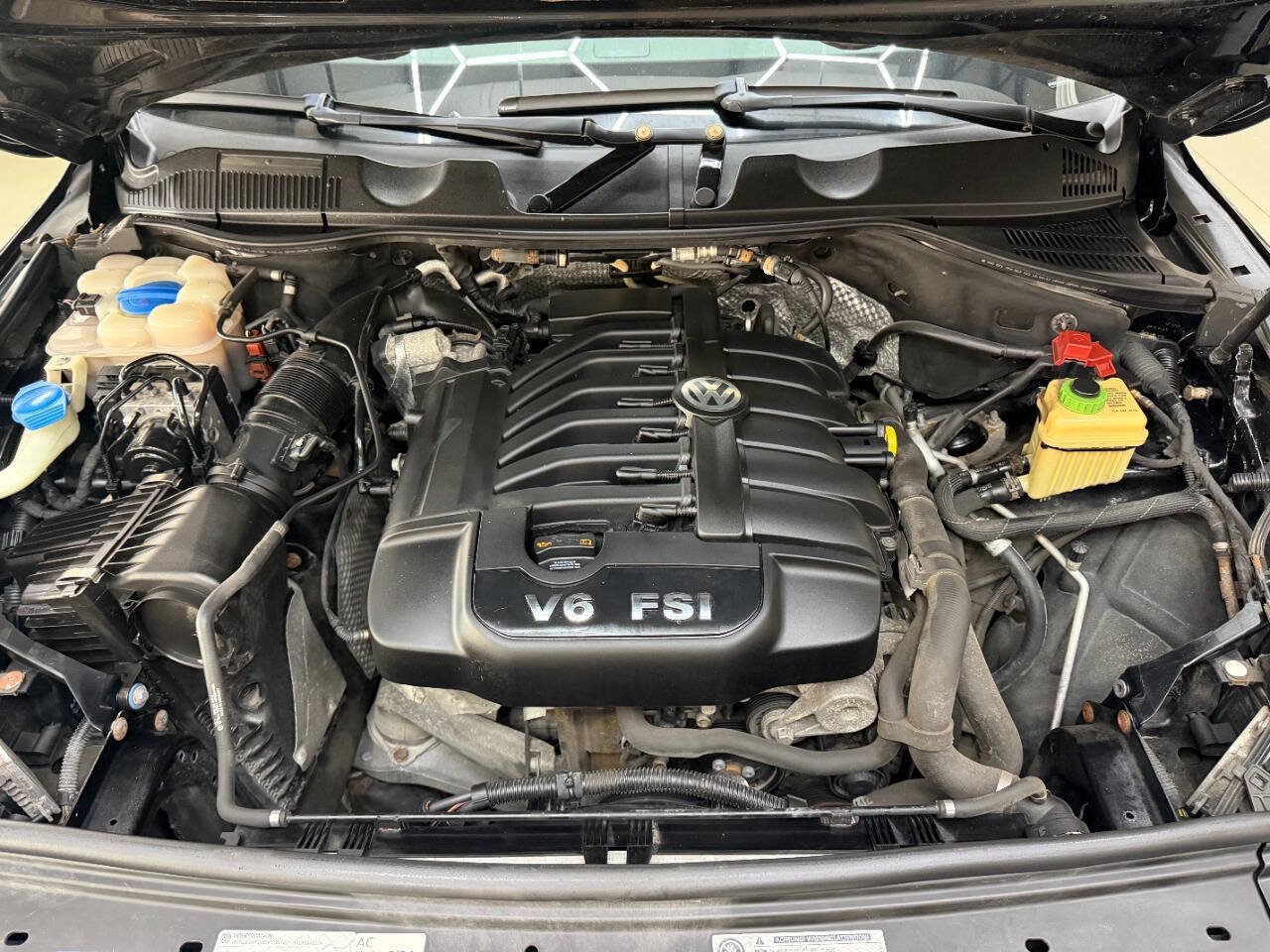 Used 2012 Volkswagen Touareg VR6 AWD/4WD image 7