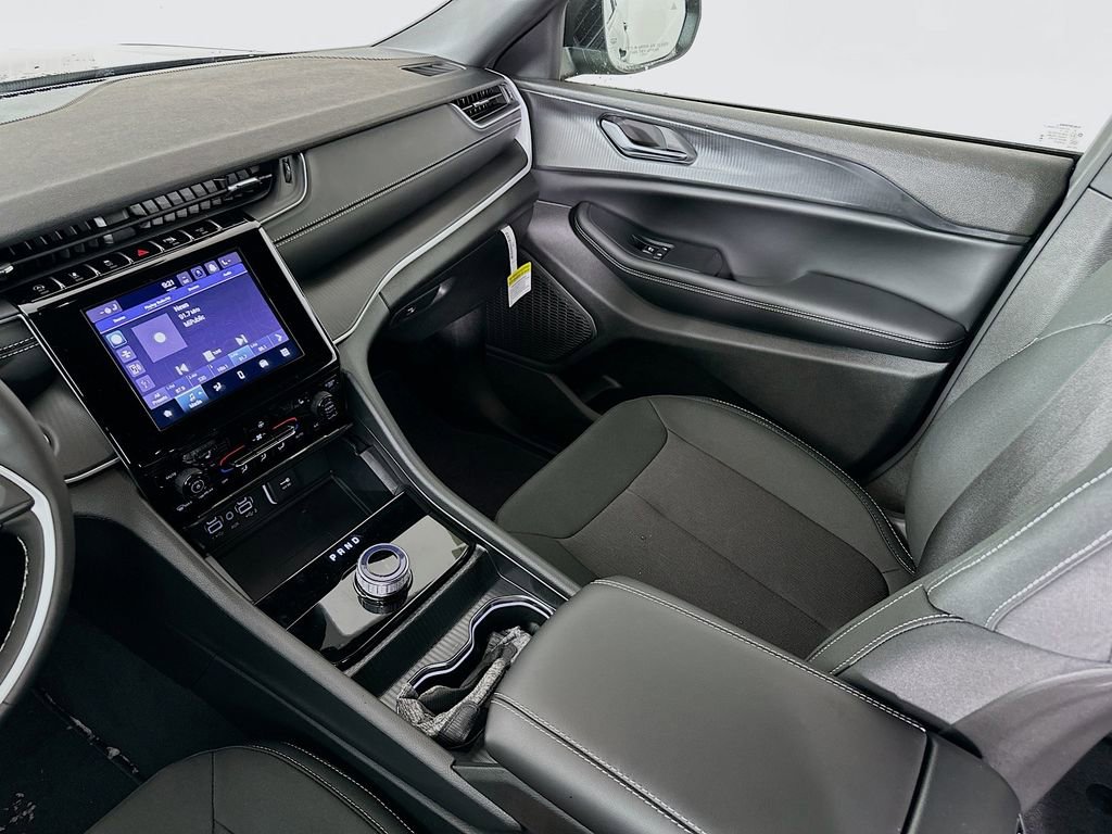 New 2025 Jeep Grand Cherokee L Laredo w/ Luxury Tech Group I image 29