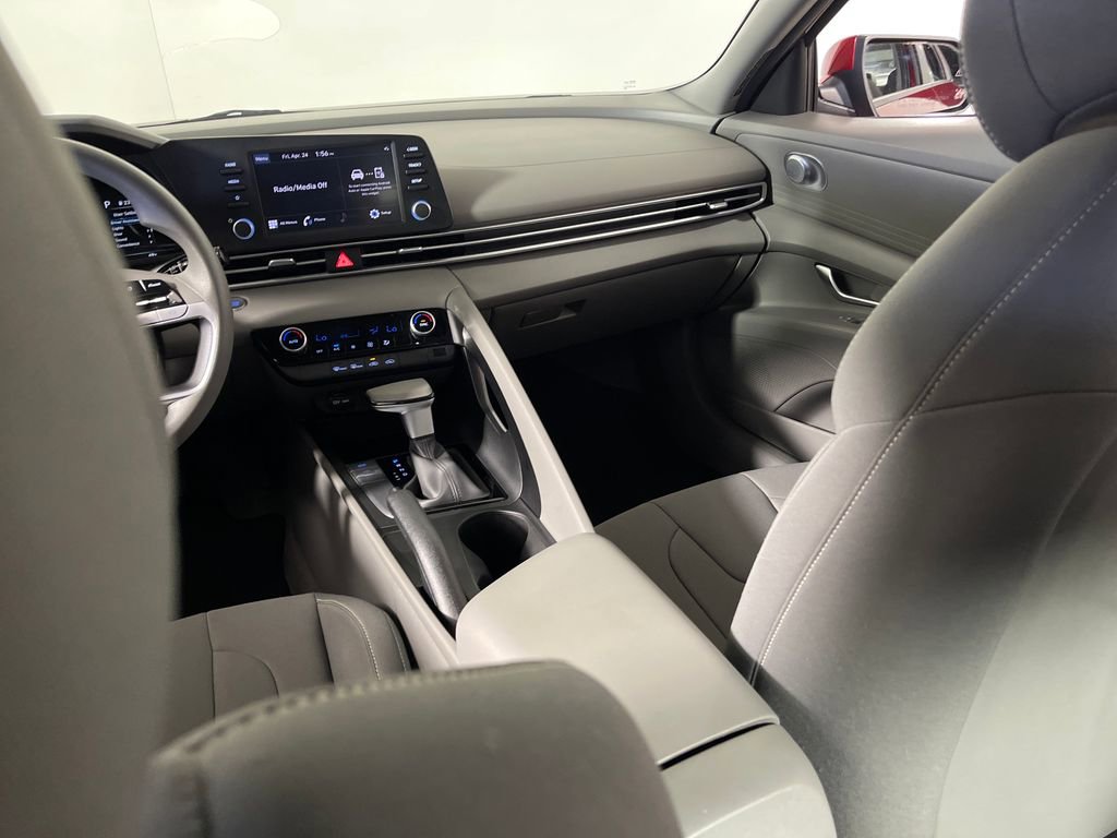 Certified 2023 Hyundai Elantra SEL FWD image 17