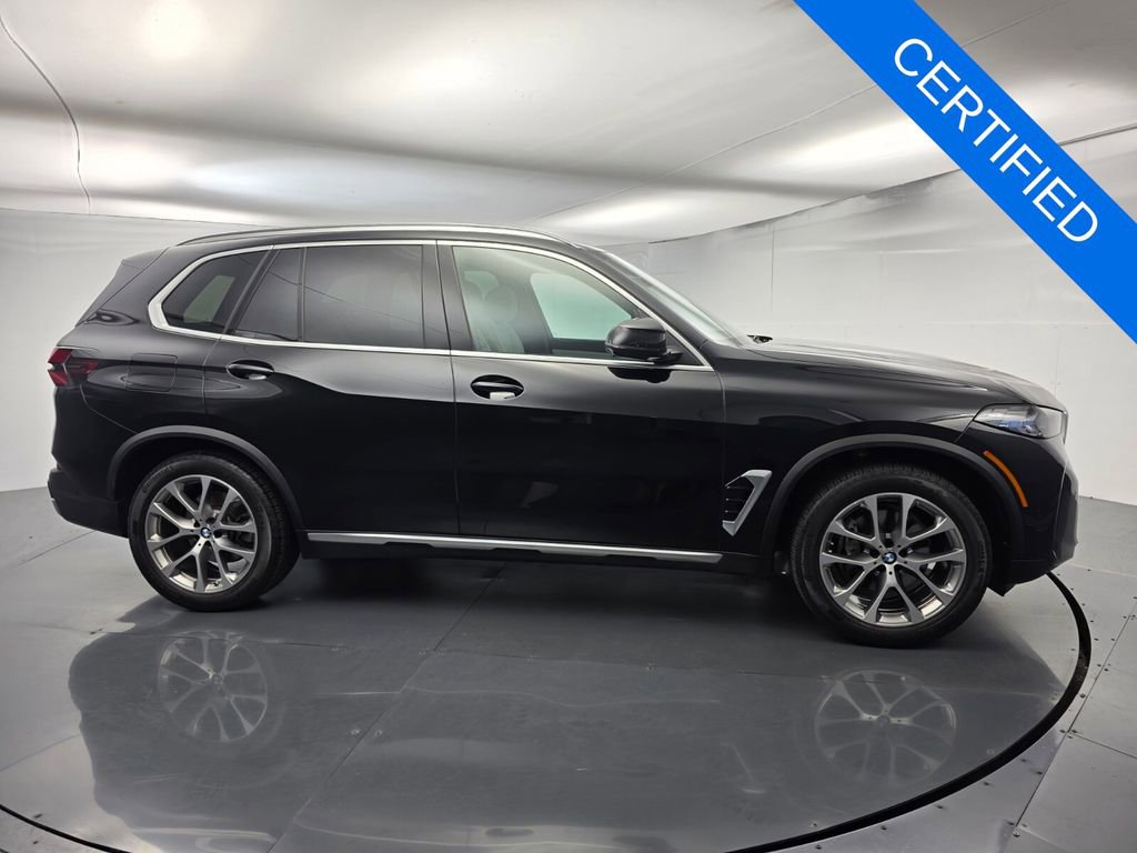 Certified 2024 BMW X5 xDrive40i w/ Premium Package AWD/4WD image 3