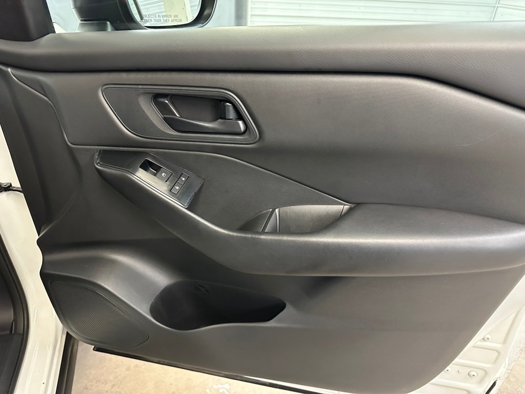 Used 2024 Nissan Rogue S FWD image 27
