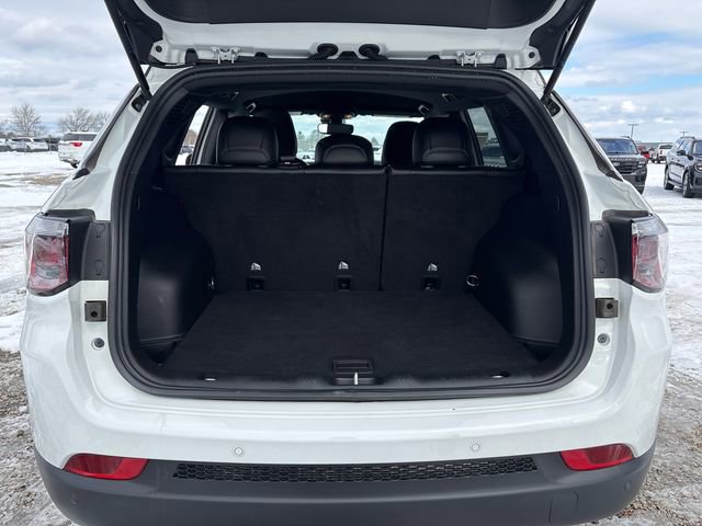 Used 2025 Jeep Compass Limited image 13