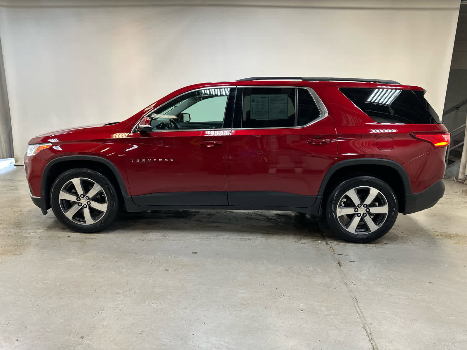 Used 2019 Chevrolet Traverse LT w/ LT Premium Package AWD/4WD image 11