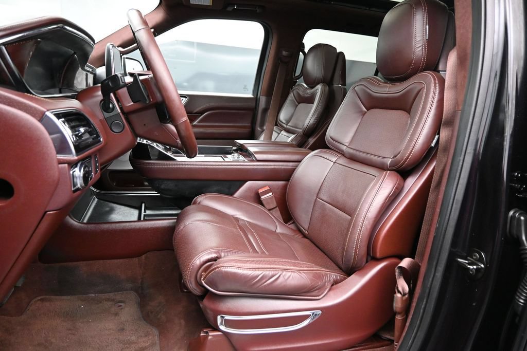 Used 2020 Lincoln Navigator L Black Label w/ Cargo Convenience Package AWD/4WD image 2